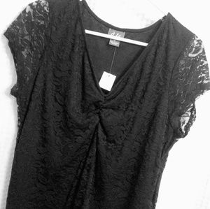 🆕🏷 ~ Lacy Ladies Pullover Top